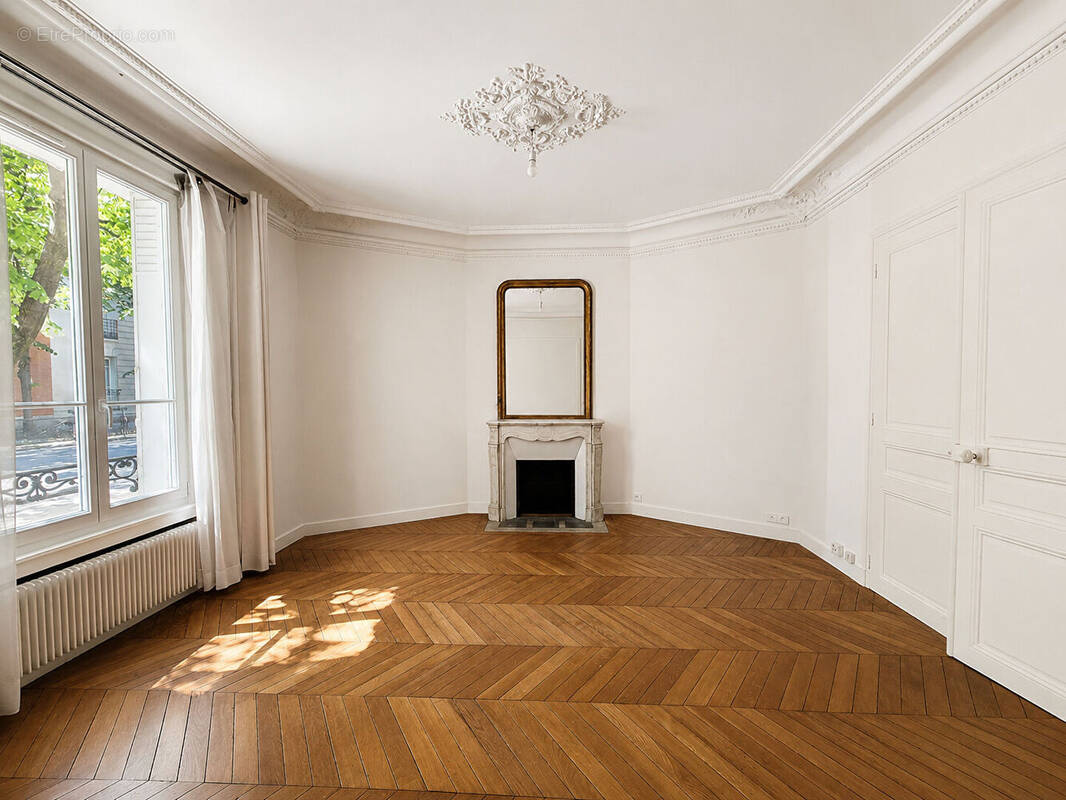 Appartement à PARIS-14E