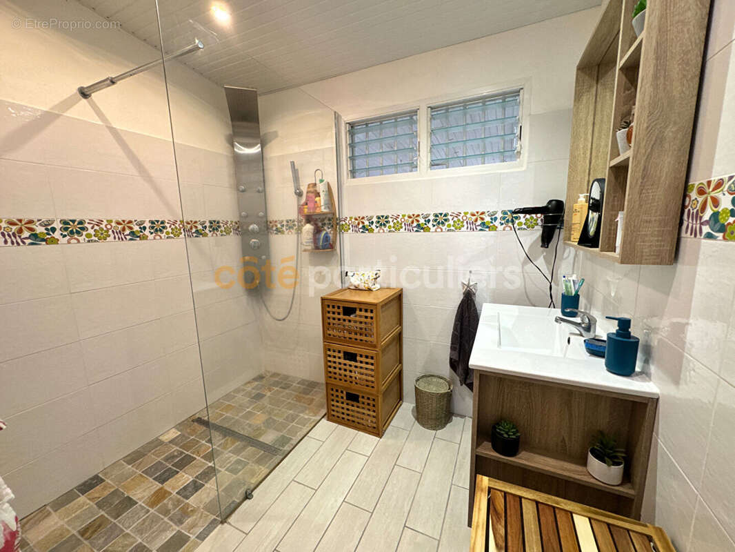 À Vendre - Charmante maisonT4 avec piscine secteur Saint-François - photo 15