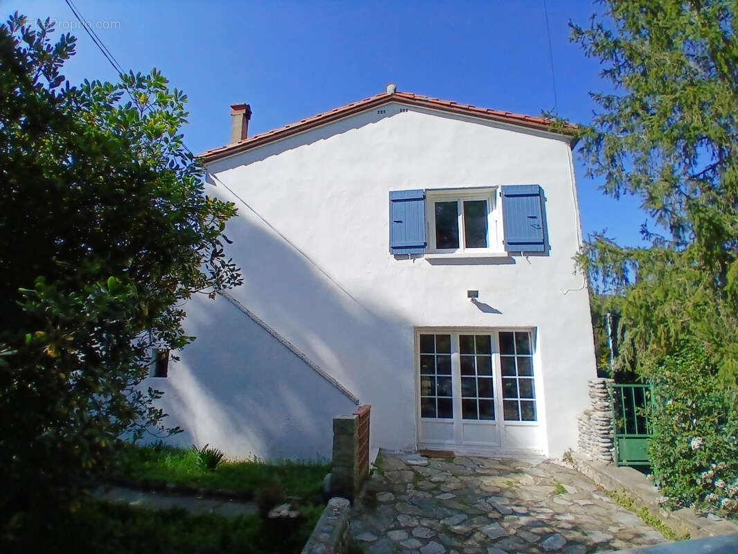 Maison à REYNES