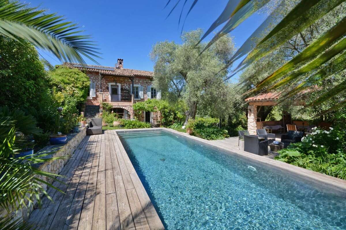 Maison à ROQUEFORT-LES-PINS