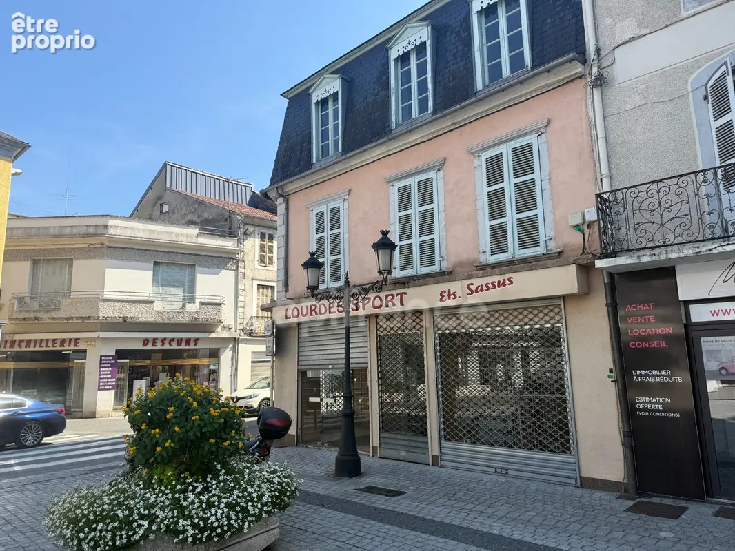 Immeuble à rénover avec locaux commerciaux - photo 2