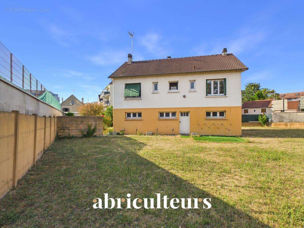 Maison familiale avec jardin de 560 m² en vente à Meaux 77100 - photo 2