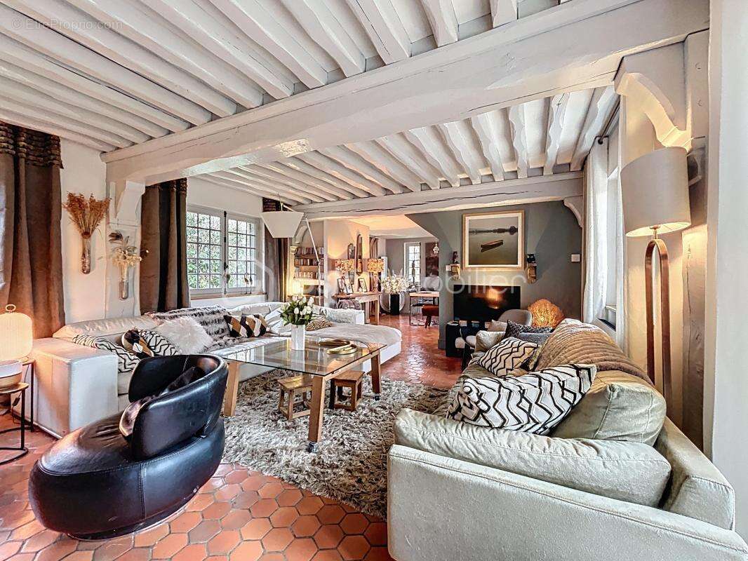 Ensemble immobilier de caractère avec dépendances et 7300 m² - photo 2