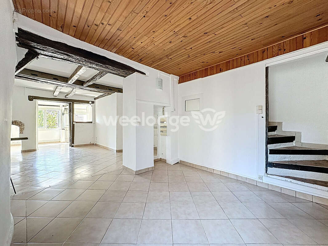 Maison à CHANTELOUP-LES-VIGNES