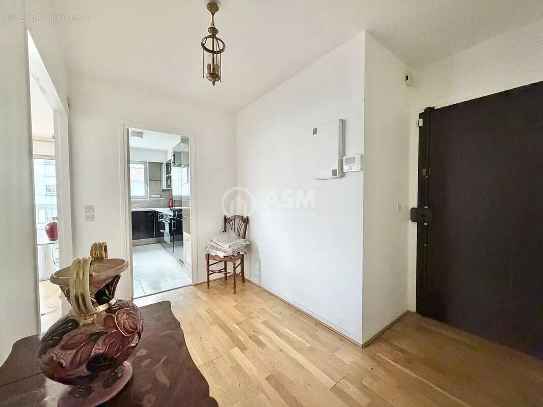 Appartement à COURBEVOIE