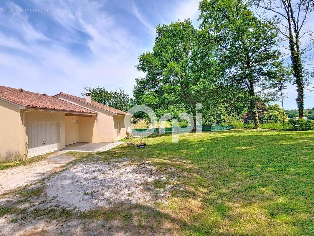 Maison à NOTRE-DAME-DE-SANILHAC