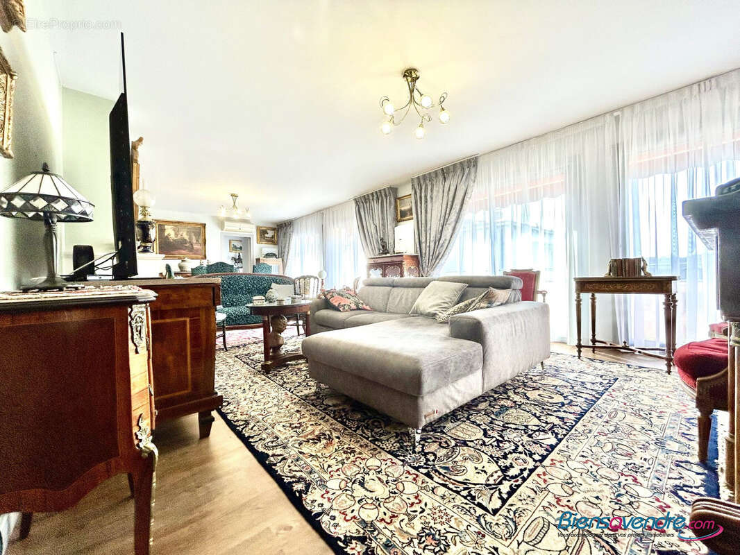 Salon - Appartement à POITIERS