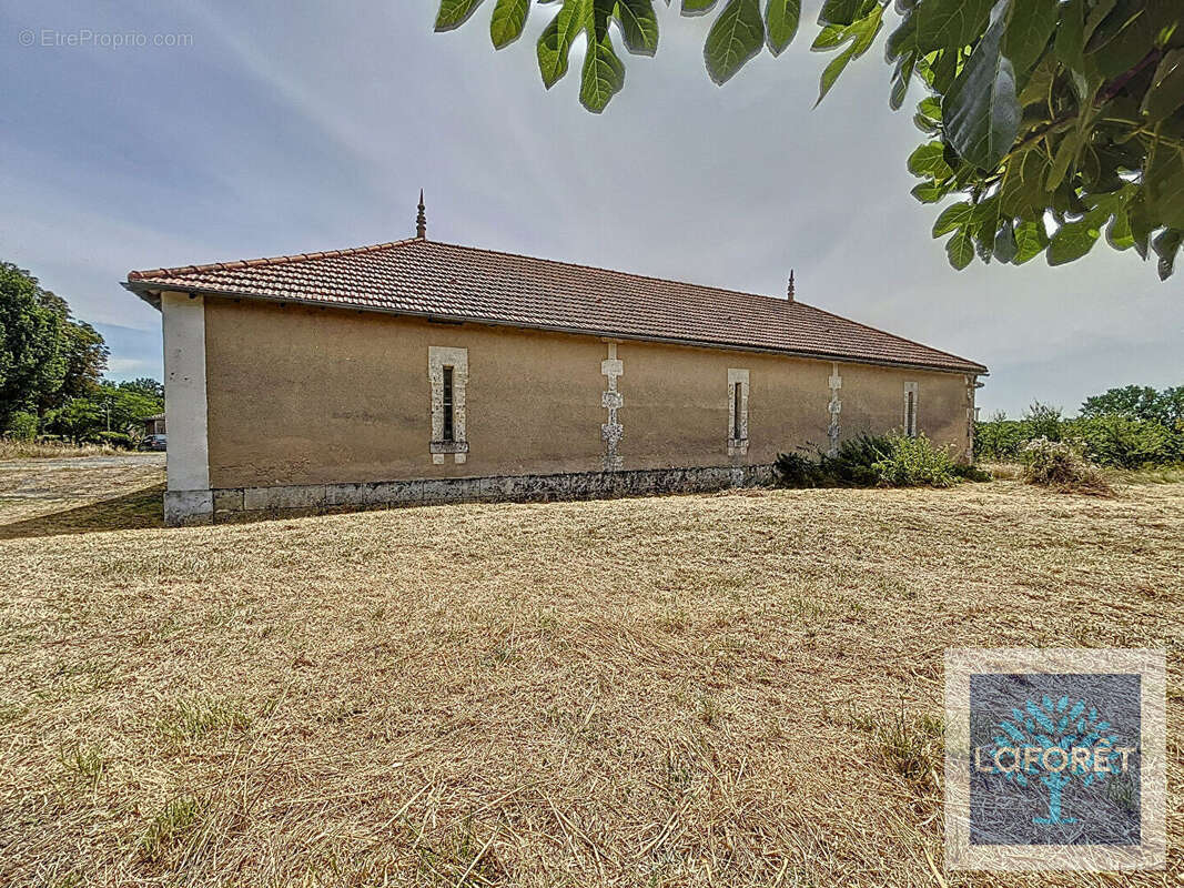 Maison de 210 m² sur 5 607 m² Proche Montendre et Jonzac - photo 3