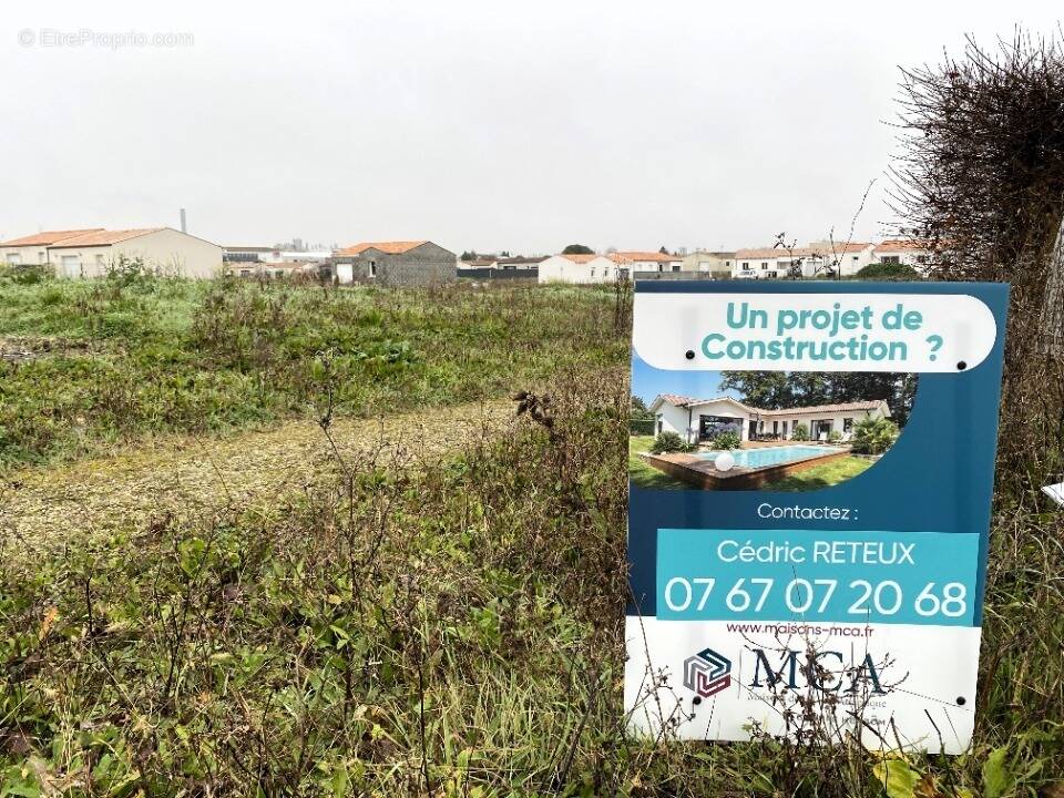 Terrain à SAINT-JUST-LUZAC