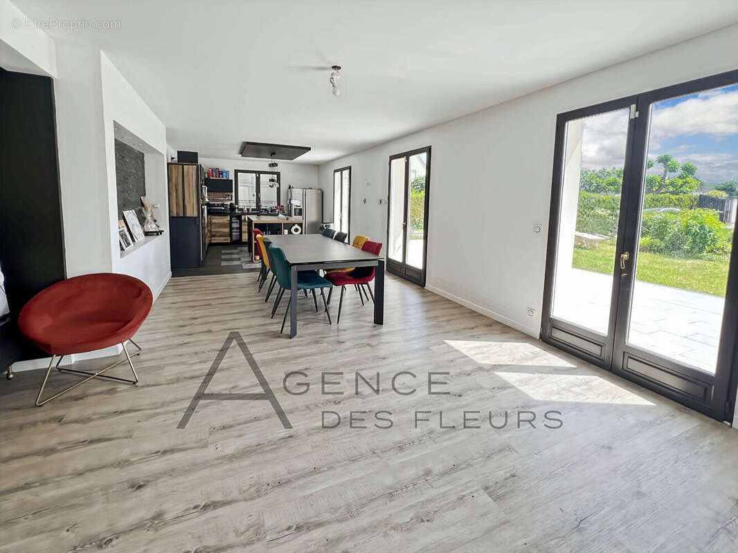 Maison  6 pièce(s) 150 m2 - photo 6