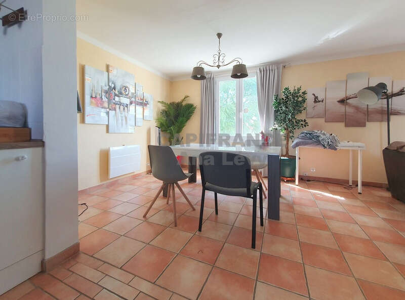 Maison 165m², garage aménagé en studio, parcelle de plus de 1100m² - photo 6