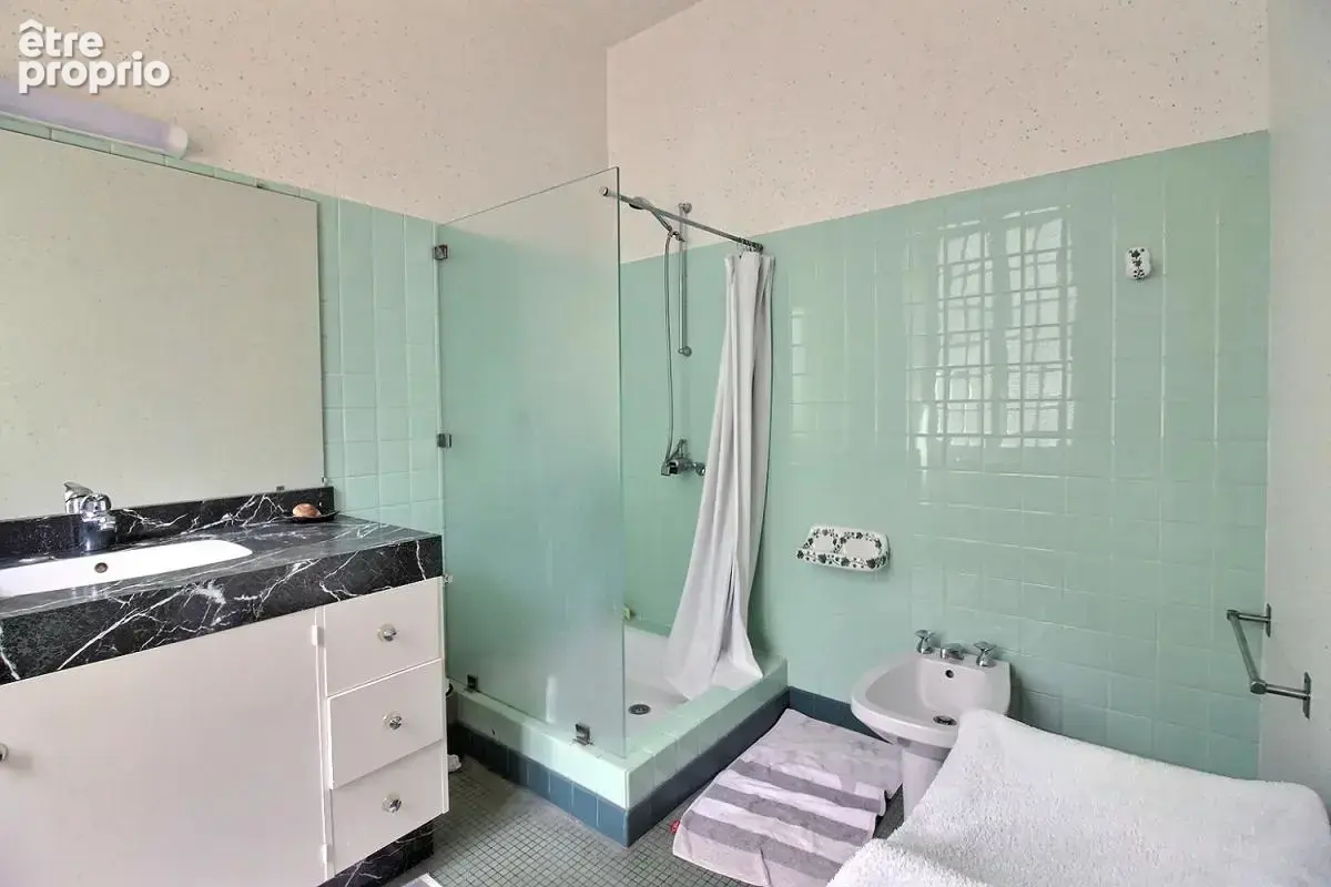 444 000 Euros - Brive centre : Maison de caractère 230m² avec ASCENSEUR, TERRASSE, 2 GARAGES + local/apt indépendant - photo 16