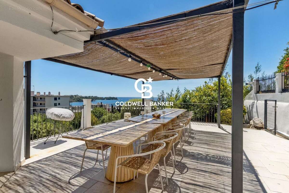 Située dans un domaine privé et sécurisé d’Agay à Saint-Raphaël, opportunité d’investissement rare sur la Côte d’Azur, alliant e - photo 42