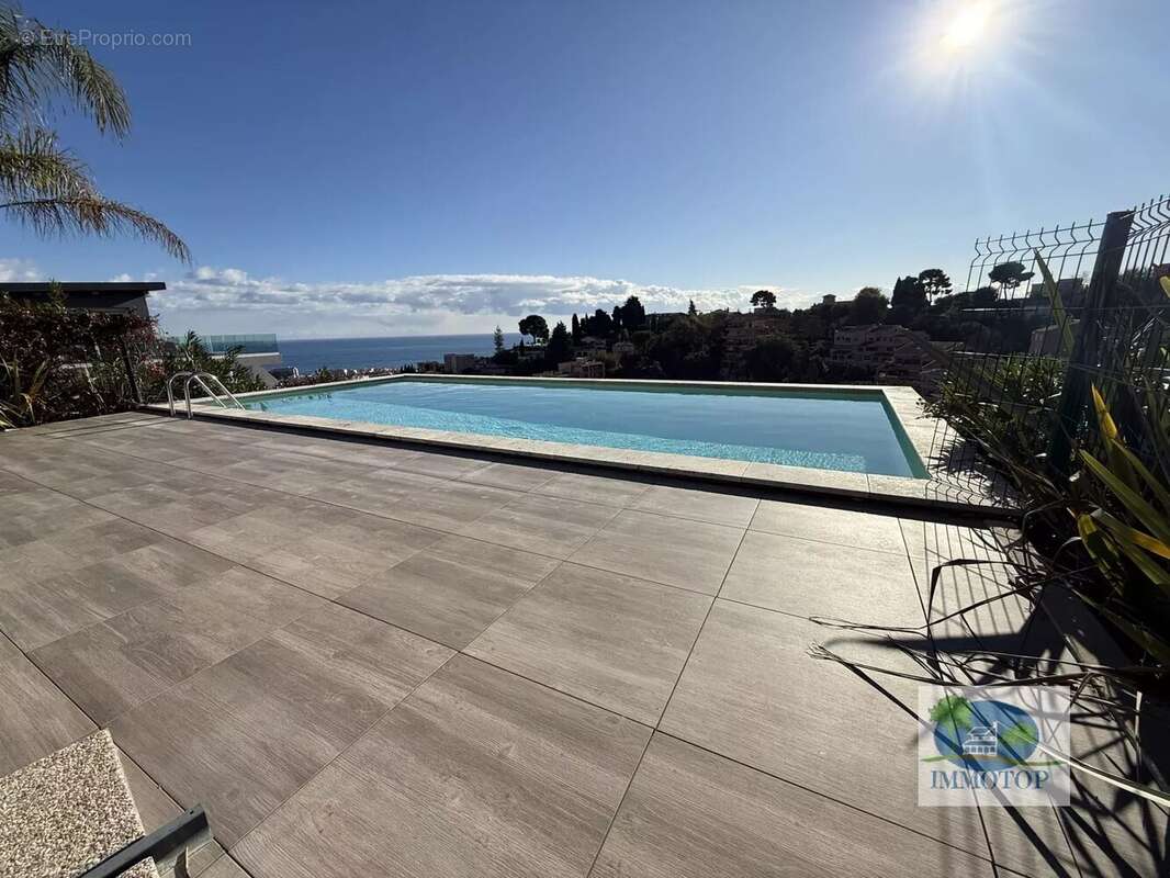 Appartement à ROQUEBRUNE-CAP-MARTIN