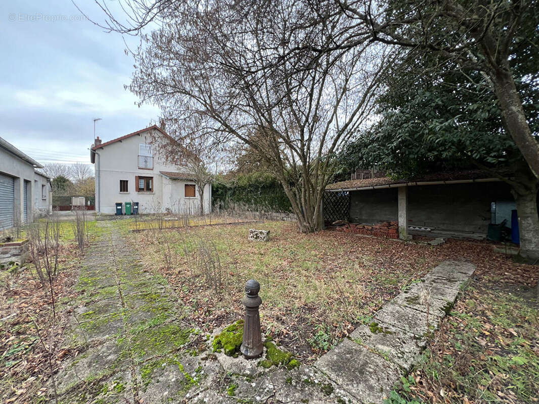 Maison à SAINT-JEAN-DE-LA-RUELLE