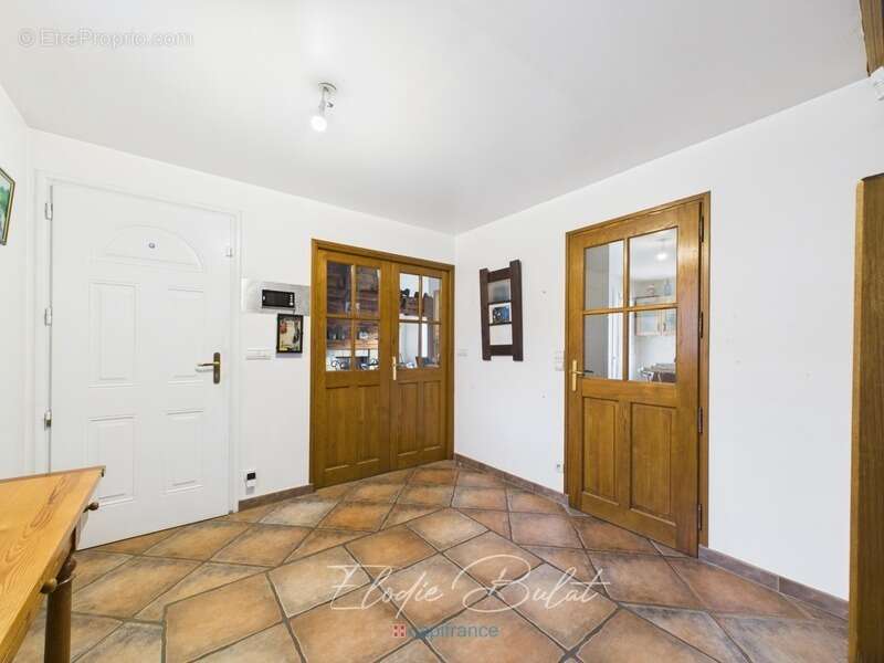 Maison familiale avec piscine, jacuzzi, dépendance de 70 m² et vaste sous-sol - photo 15