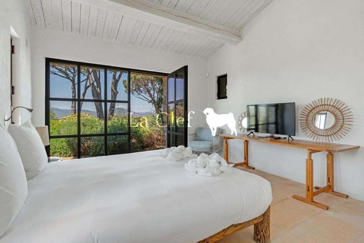 Maison à ROQUEBRUNE-SUR-ARGENS