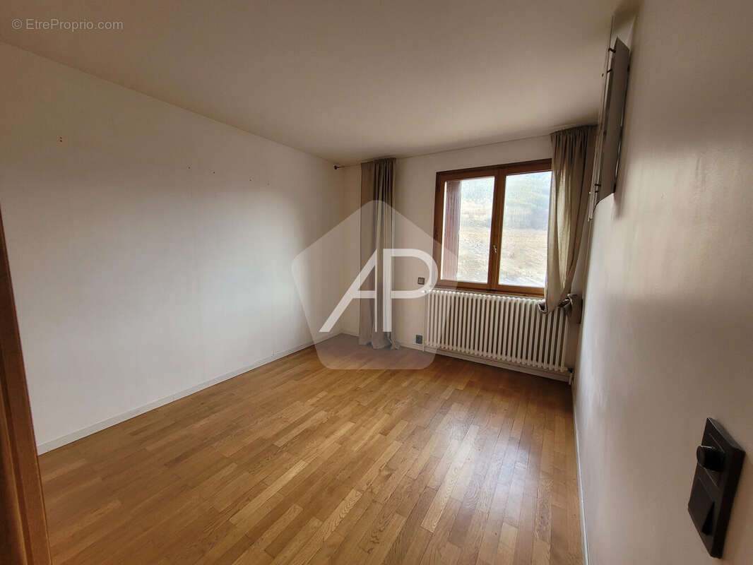 Maison 267 m² à Saint-Chaffrey  - photo 6