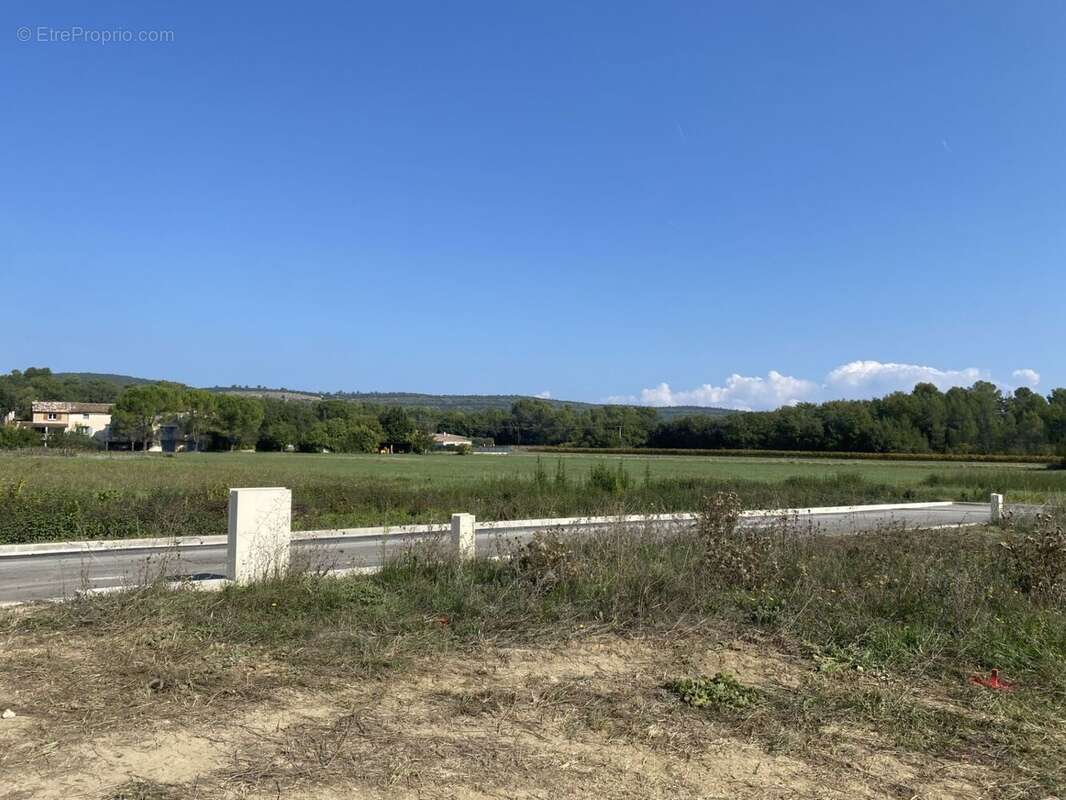 Terrain à bâtir de 497 m² à BRIGNOLES (83) - photo 2