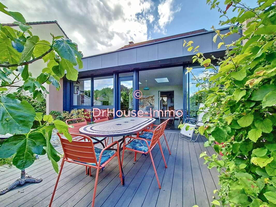 Maison à LES CLAYES-SOUS-BOIS