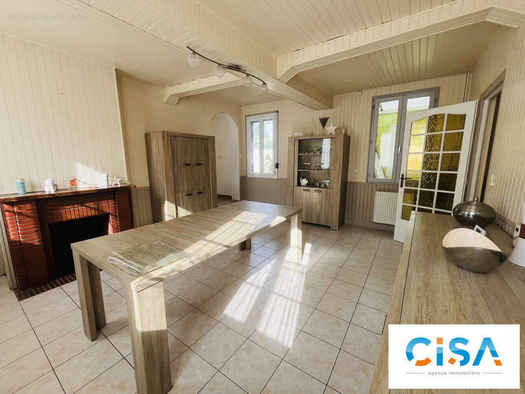 Maison à ESTREES-SAINT-DENIS