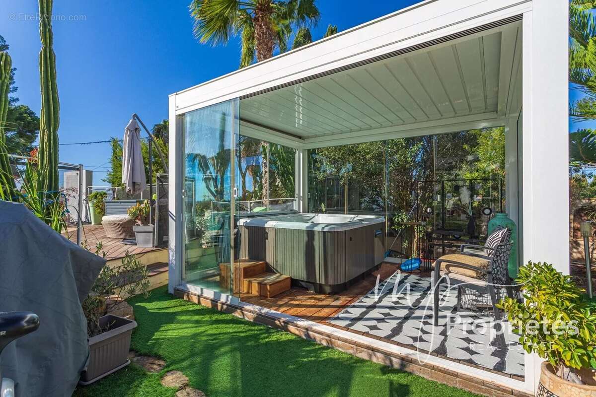 Maison à CARQUEIRANNE