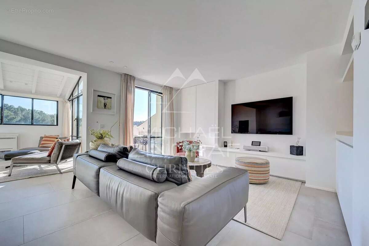 Maison à SAINT-CYR-SUR-MER