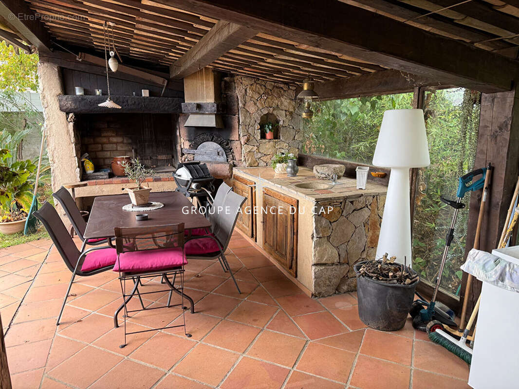 Maison à ROQUEBRUNE-SUR-ARGENS