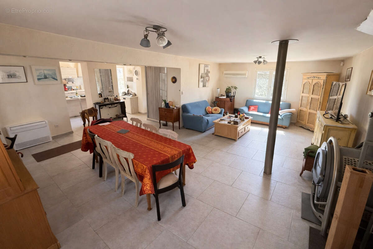Maison à SOLLIES-TOUCAS