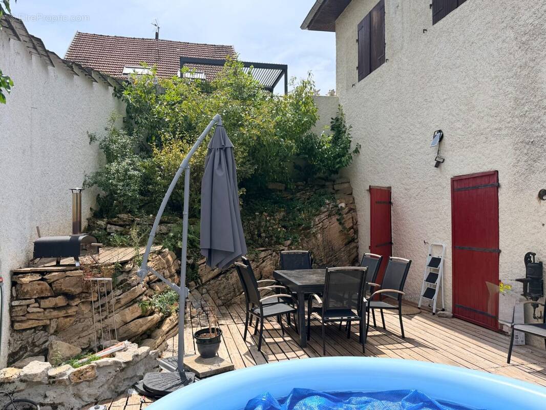Appartement à DANNEMARIE-SUR-CRETE