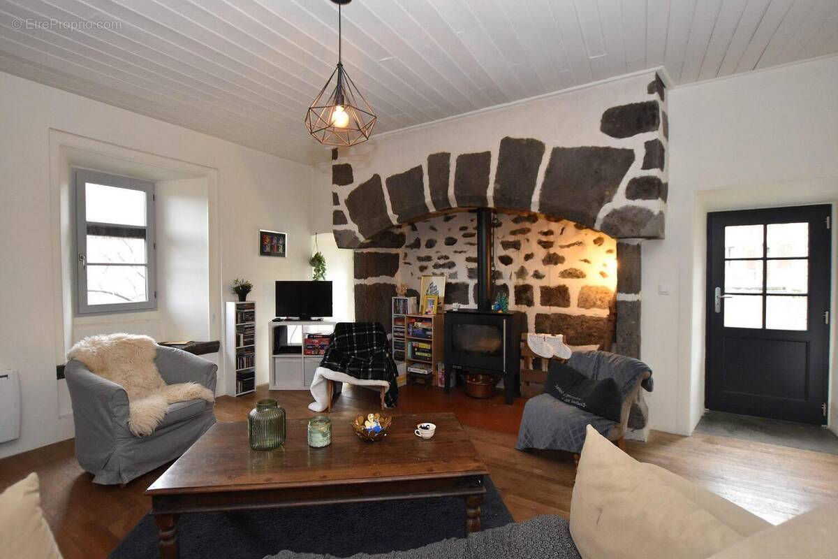 Maison à ANGLARDS-DE-SALERS