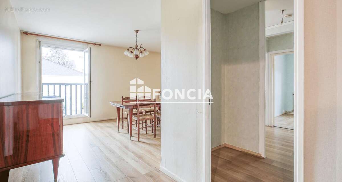 Appartement à AVRILLE