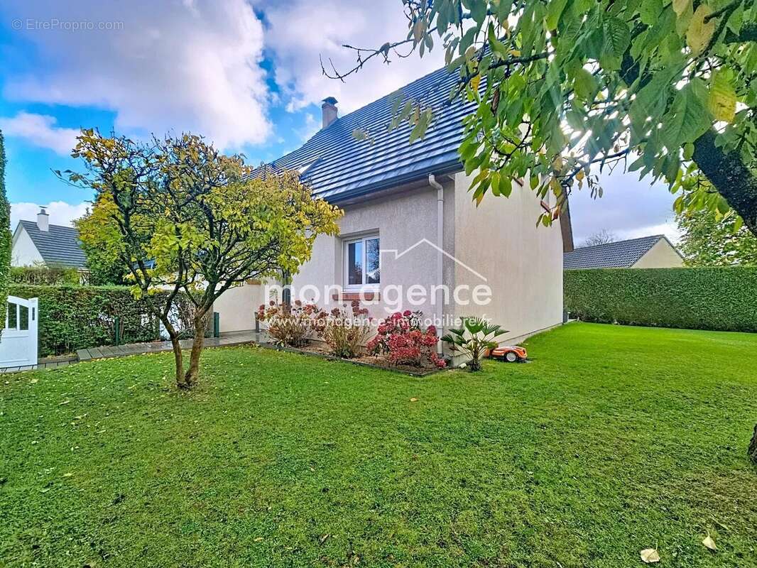 Maison à FRANQUEVILLE-SAINT-PIERRE