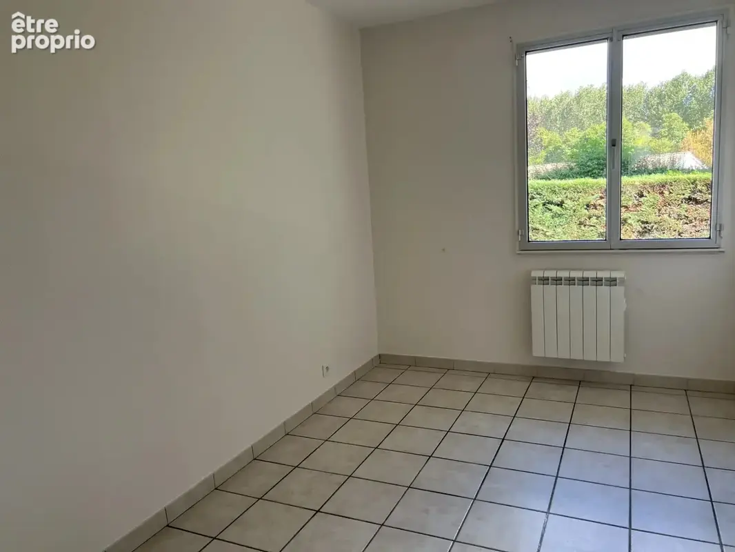 Maison plain-pied avec piscine et garage au centre-ville - photo 8