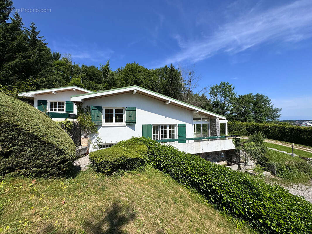 Maison à VETRAZ-MONTHOUX