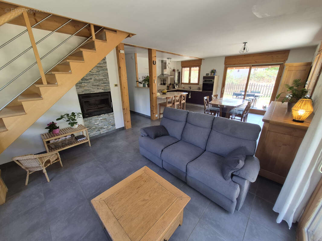 Maison individuelle de 2011 de type ossature bois de 141 m2 édifiée sur un terrain de 2292 m2 - photo 9