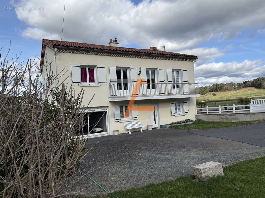Maison à COUBON