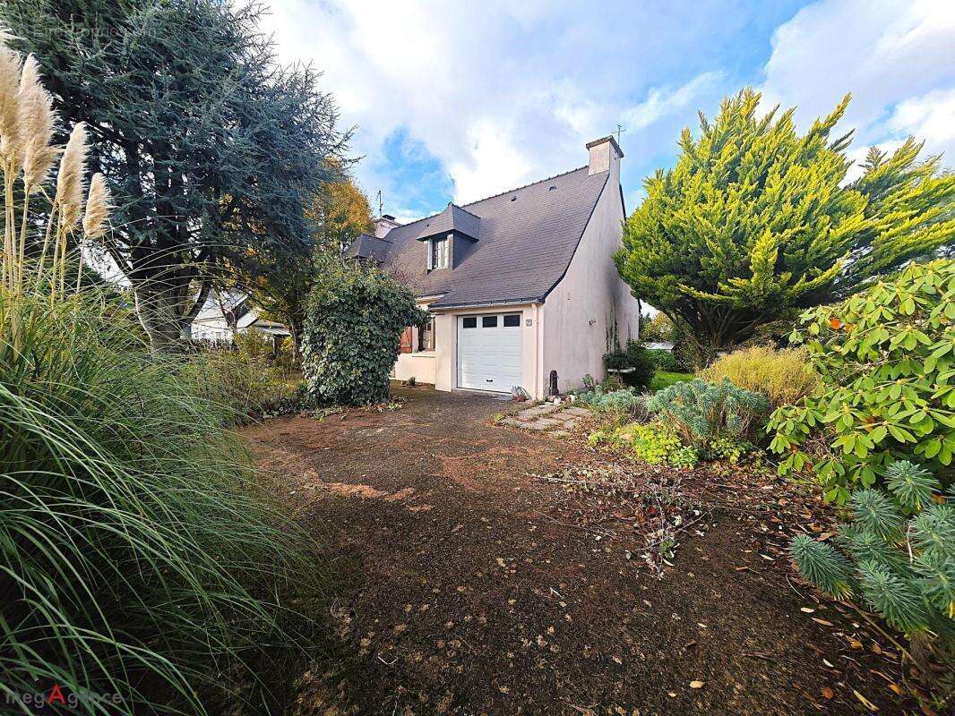 Maison à LA TRINITE-SURZUR