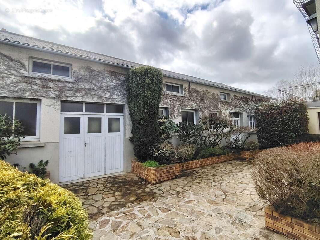 Maison à BUSSIERE-DUNOISE
