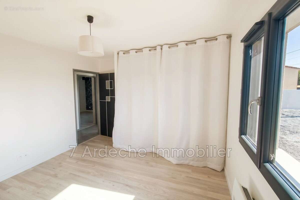 Maison 102 m² à Villeneuve-De-Berg  - photo 6