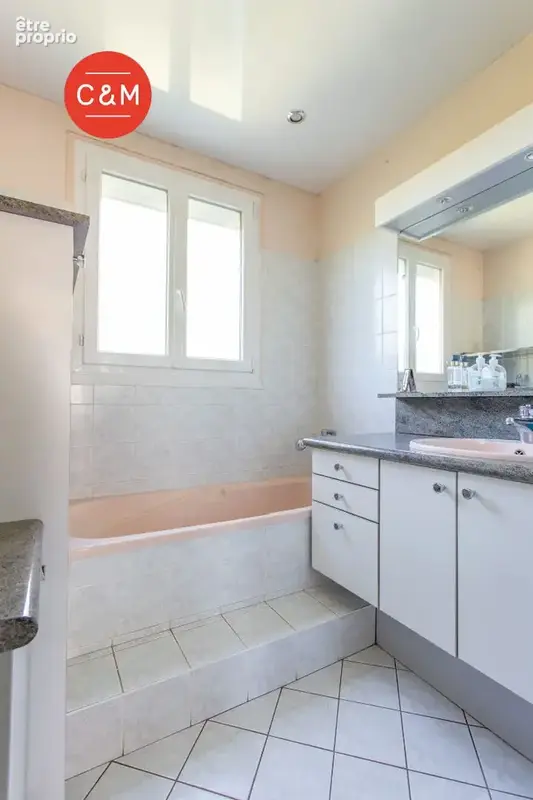 REZE - Maison individuelle avec grand terrain et fort potentiel d'évolution - photo 11