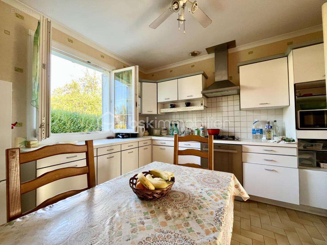 Maison à ROMANECHE-THORINS