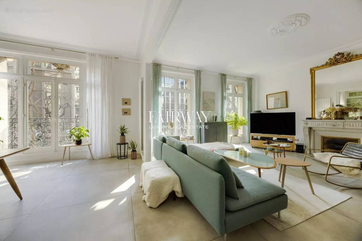 Appartement à PARIS-17E