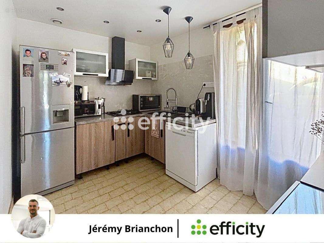 Maison à PEYROLLES-EN-PROVENCE