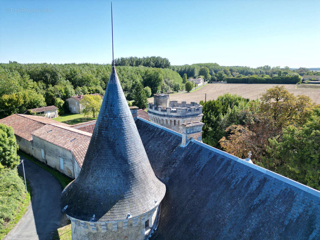 Maison à SAINT-JEAN-D'ANGELY