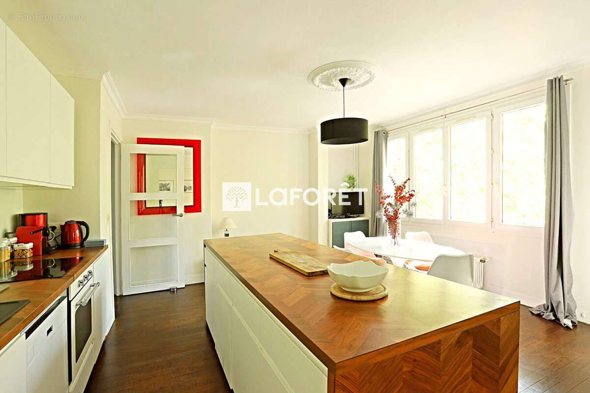 Appartement à PARIS-14E