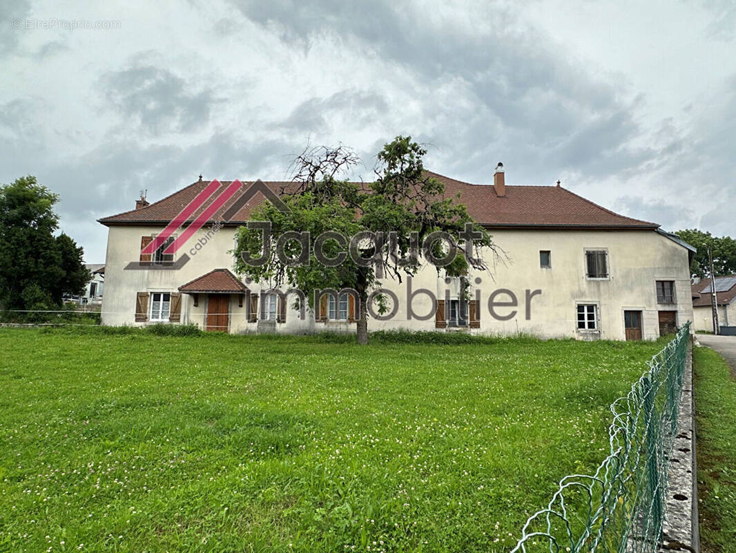Maison 230 m² à Champagnole  - photo 1