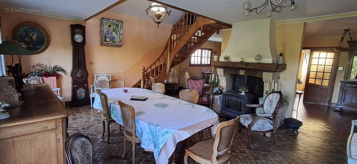 Maison à VIVIER-AU-COURT