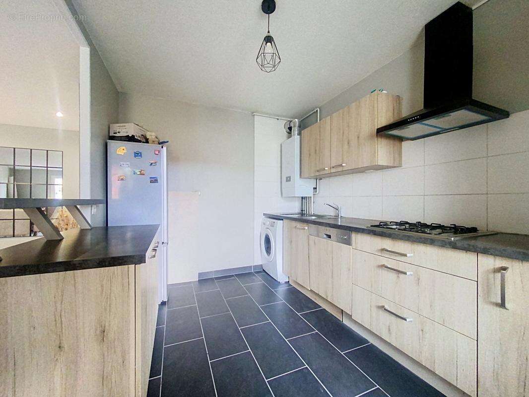 Appartement à SAINT-GENIS-LAVAL