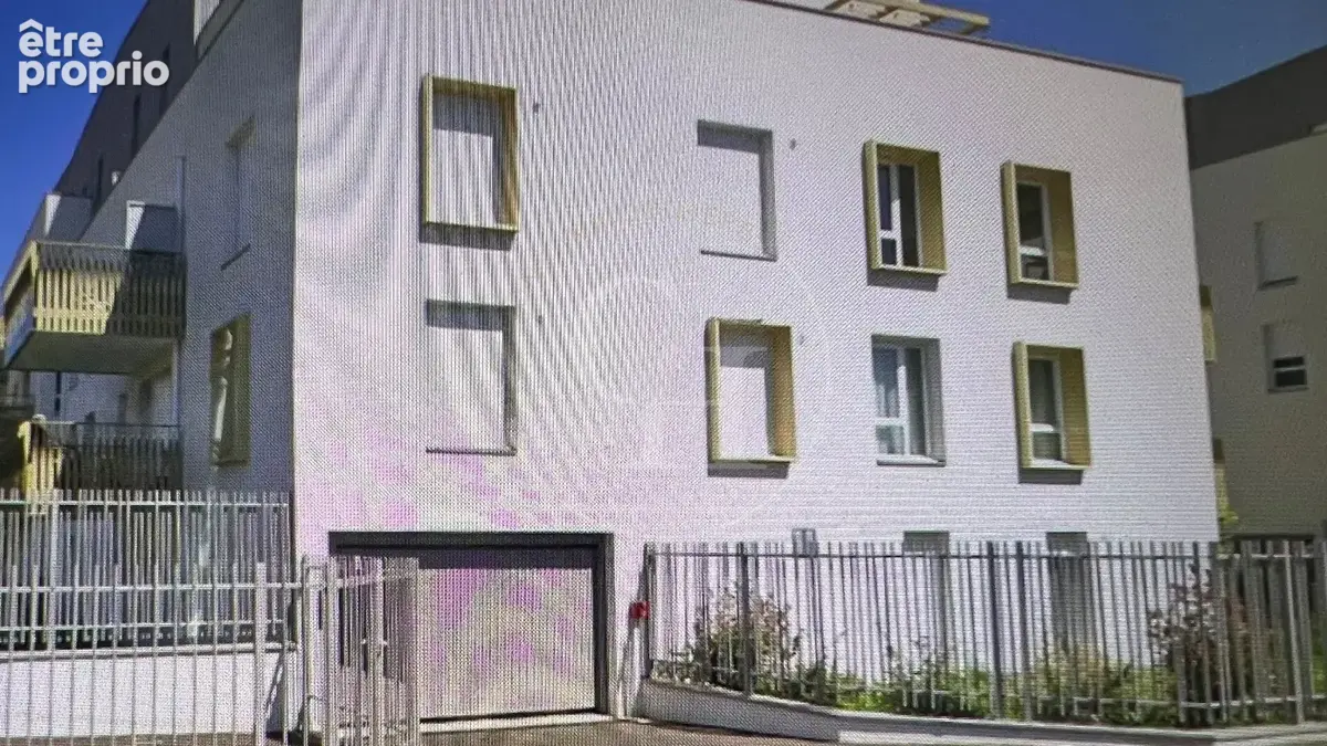 Photo 1 - Parking à SAINT-PRIEST